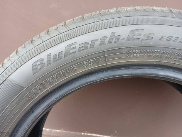 Yokohama 4 db személygépkocsi nyári gumi eladó, 185/55 R16