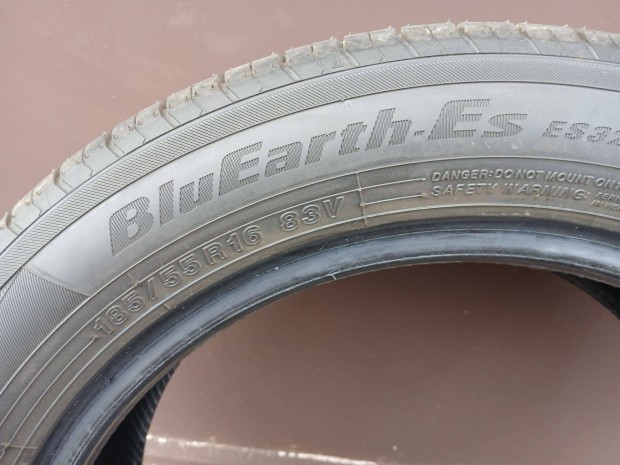 Yokohama 4 db j nyri gumi elad, 185/55 R16