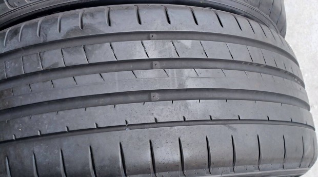 Yokohama Advan Sport V107 235/50 R19 nyári gumik 4db