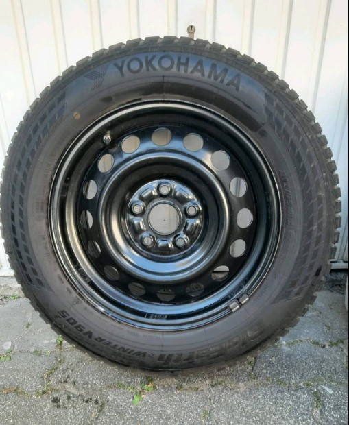 Yokohama Bluearth winter 215/60 R 16  4db tli gumi felnivel elad