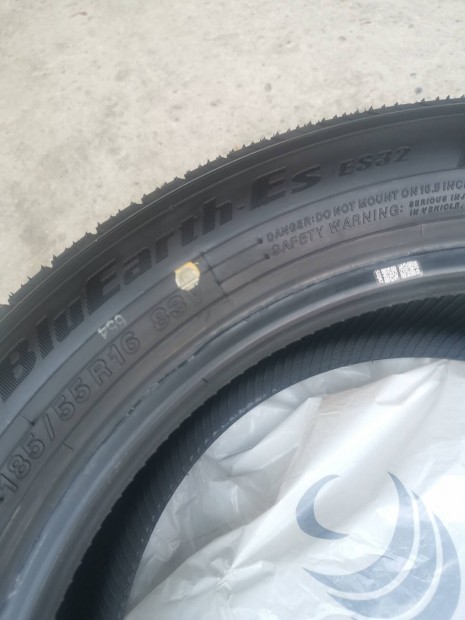 Yokohama Blueearth es32 185/55 r16 nyri gumi j Elad, 0725 DOT