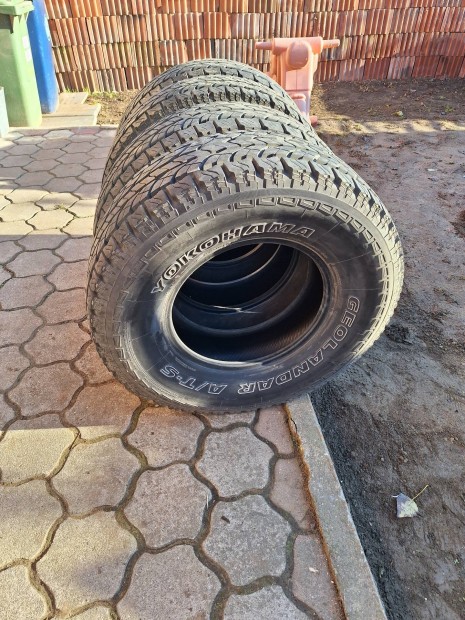 Yokohama Geolandar A/T-S 265/75 r16