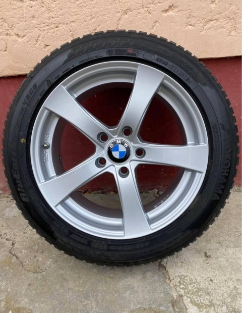 Yokohama V905 téli gumi garnitúra Dezent alufelnivel 225/50 R17 5x