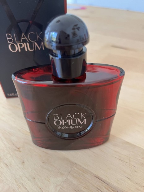 Yves Saint Laurent Black Opium Over Red Eau de Parfum hlgyeknek