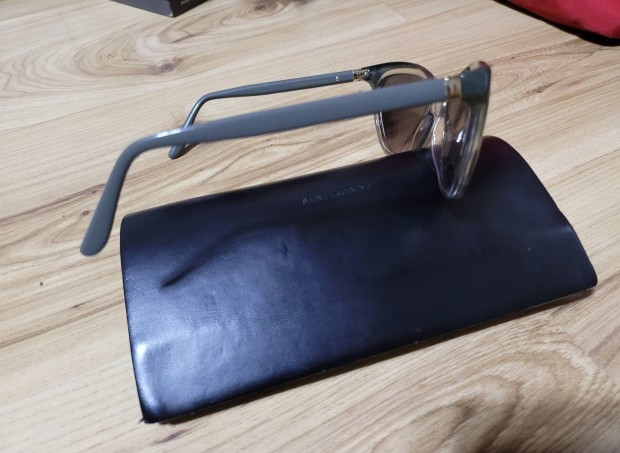 Yves Saint Laurent napszemüveg