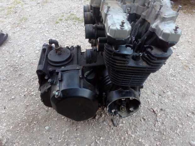 ZR7 ZR 750 alkatrész , motorblokk