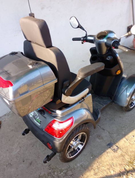 ZT-19 *Quadlux* Elektromos n�gykerek� j�rm� 60V20Ah 1000W