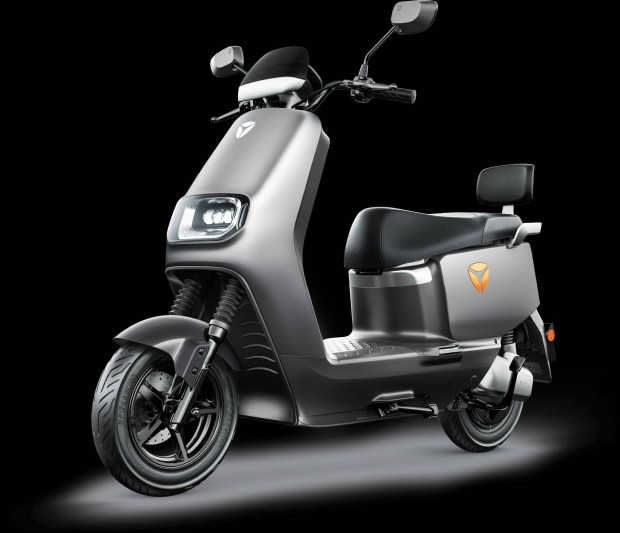 ZT-33A-B-C E8 Ztech Elektromos Robogó 2300W-3000W 72V 23-38Ah