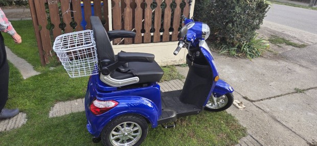 Z-Tech elektromos hromkerek robog 