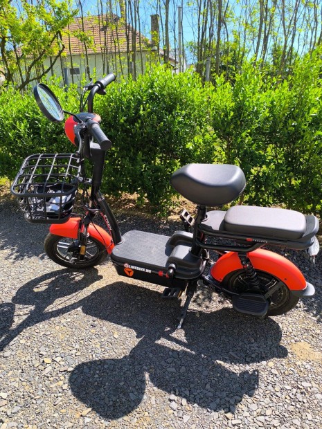 Z-tech ZT-02 Berill elektromos robogó