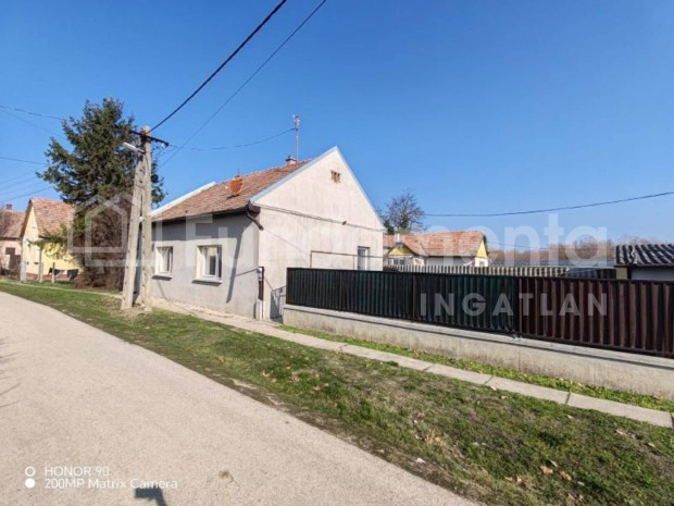 Zagyvar�kas csal�di h�z elad�