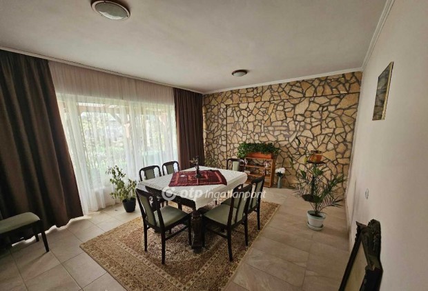 Zagyvar�kasi elad� 180 nm-es h�z