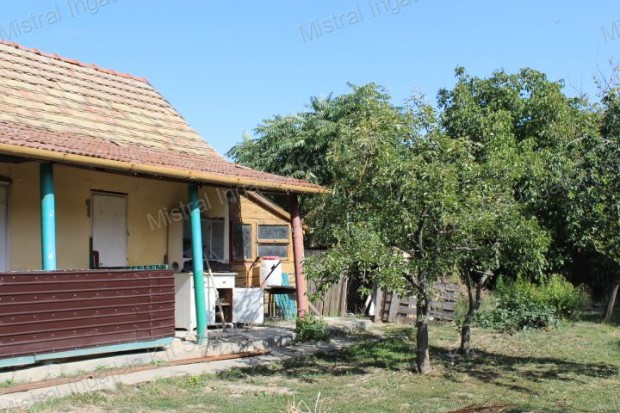 Zagyvar�kason csal�di h�z elad�!