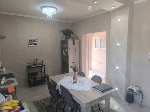 Zagyvar�kason elad� kertes csal�di h�z!