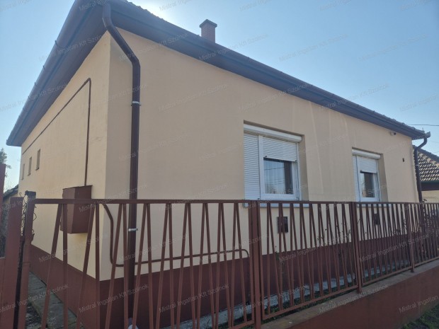 Zagyvar�kason h�szigetelt csal�di h�z elad�!