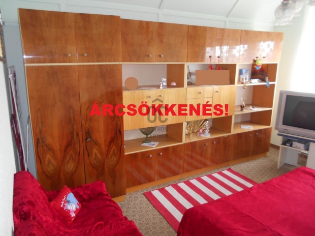 Z�hony bels� k�tszintes lak�s