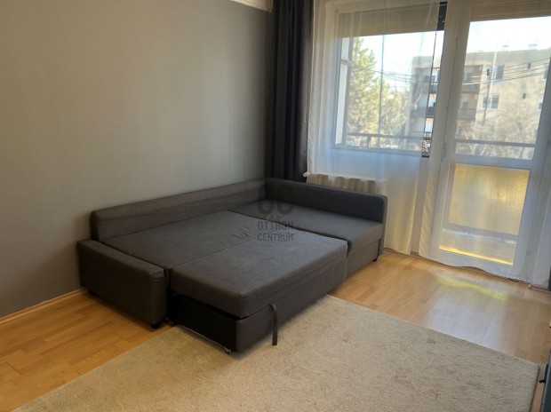 Z�hony lak�s - Z�honyi elad� panel t�rsash�zi lak�s