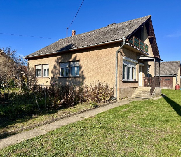 Zala megy�ben, Cs�m�d�ren 5 szob�s csal�di h�z 1210 m-es telekkel