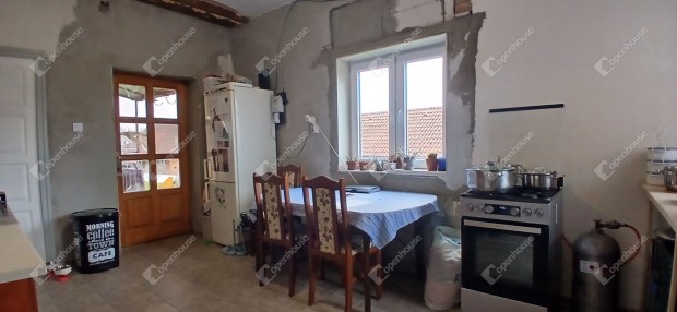 Zalacs�b csendj�ben  ahol a h�z m�r k�sz�l, a j�v� pedig r�d v�r!