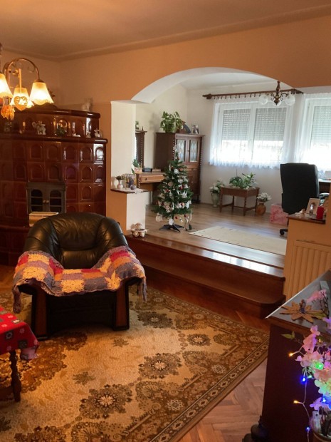 Zalaegerszeg-Andr�shida, 200 m2-es k�tszintes h�z elad�!