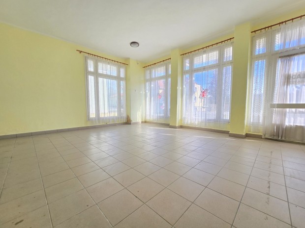 Zalaegerszeg  Zalabeseny� | �zlethelyis�g + Pressz�  v�llalkoz�sra