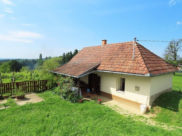 Zalaegerszeg - zrtkerti 2 db feljtott hz panorms telken elad