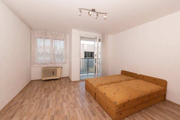 Zalaegerszeg belv�ros�ban 1 szob�s fel�j�tott lak�s kiad�