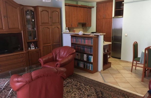 Zalaegerszeg belv�ros�ban 67 nm lak�s kiad� ig�ny szerint gar�zzsal