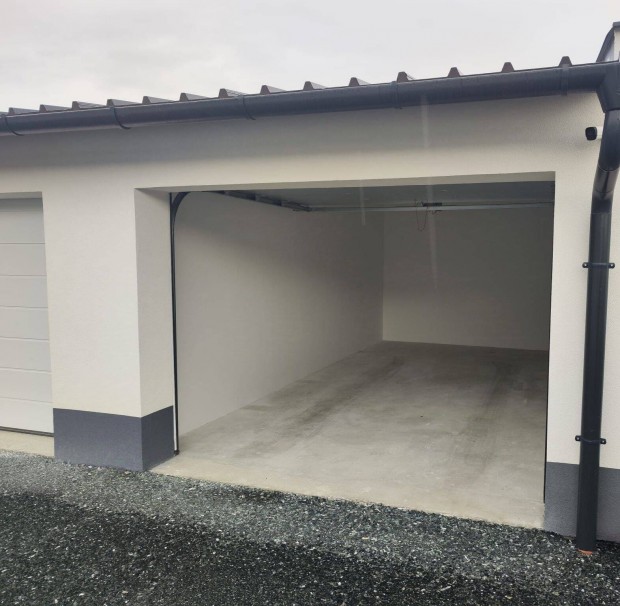 Zalaegerszegen Baross G�bor utc�ban gar�zs kiad�