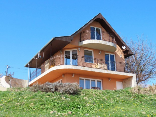 Zalaegerszegen lak�h�z csod�latos panor�m�val elad�