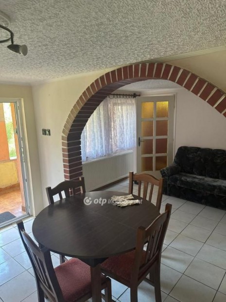 Zalaegerszegi 110 nm-es h�z elad�