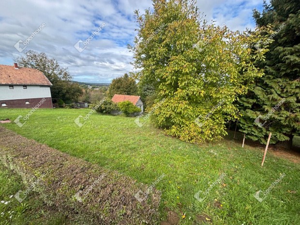 Zalaegerszegi 1300 nm-es telek elad�