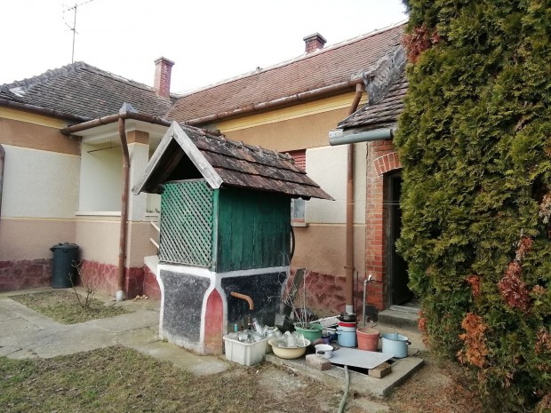 Zalaegerszegt�l 15 km-re t�gla �p�t�s� csal�dih�z teljes k�zm�vel!!