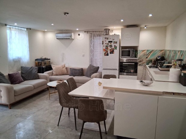 Zalahal�p frekvent�lt r�sz�n csal�di h�z elad�!