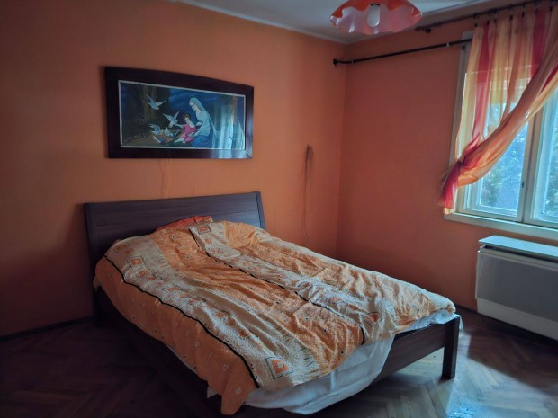 Zalai kis faluban fel�j�tand� h�z