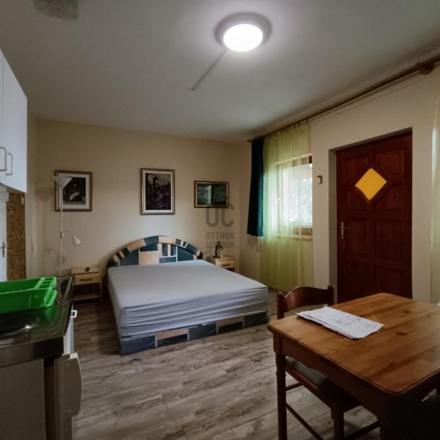 Zalakarosi elad� 147 nm-es lak�s