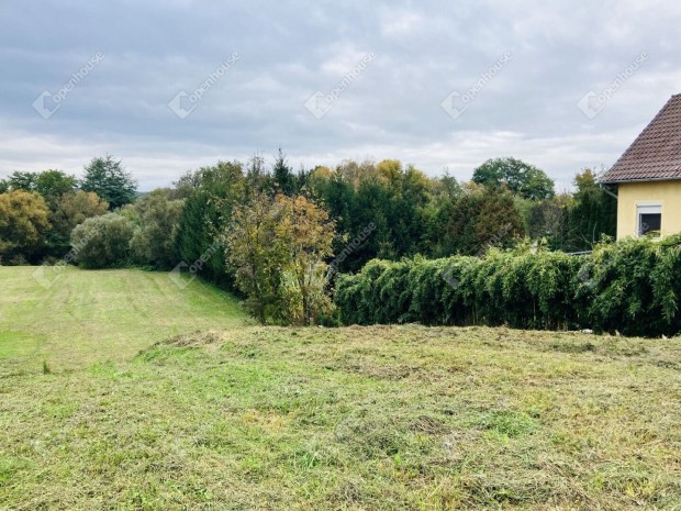 Zalal�v� csendes utc�j�ban belter�leti �p�t�si telek elad�