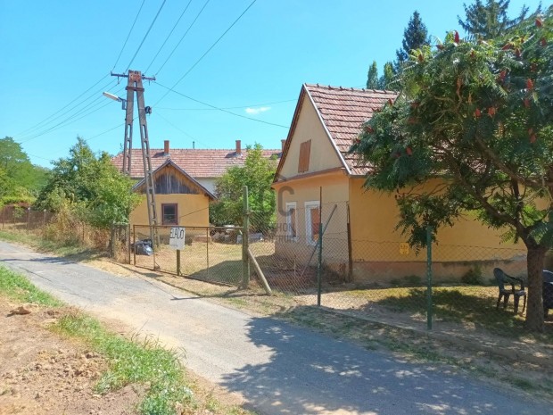 Zalaszentgr�t Cs�ford v�rosr�sz�ben csal�di h�z elad�