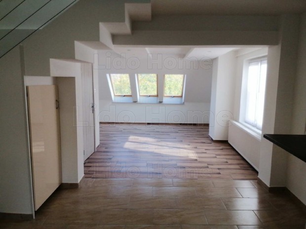 Zaleegerszegen elad� egy t�rsash�z 3 szintes ,teljesen fel�j�tott