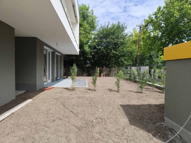 Zam�rdiban �j �p�t�s� 1. emeleti luxuslak�s