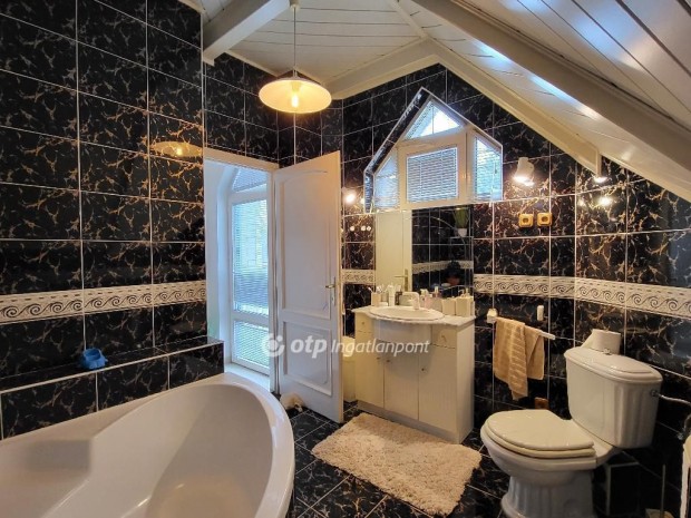 Zam�rdii elad� 210 nm-es h�z