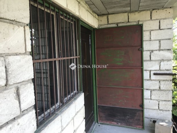 Z�moly, Sz�l�hegyen 3 szintes h�z dupla telekkel elad�