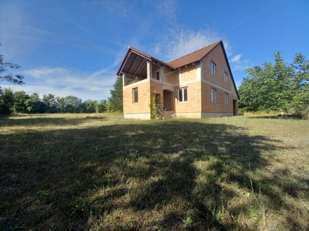 Zámolyon eladó családi ház