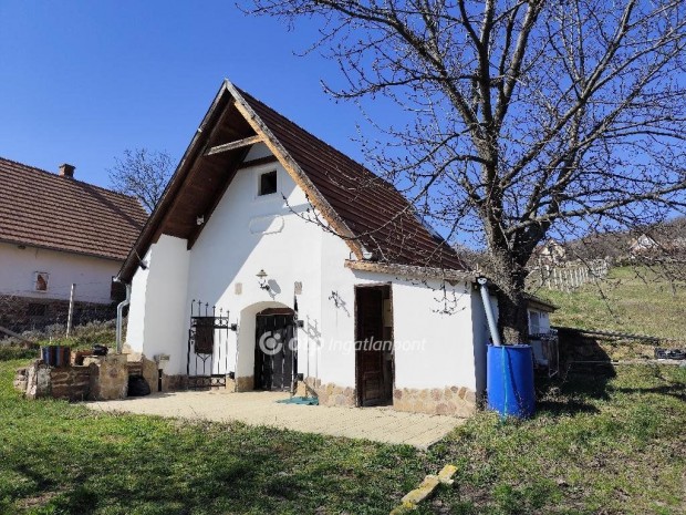 Z�nkai 1800 nm-es telek elad�