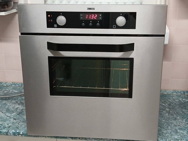 Zanussi ZOB482Xq önállóan beépíthető sütő Electrolux