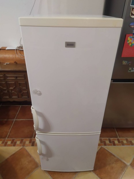 Zanussi ZRB320WO1 kombinlt htszekrny 