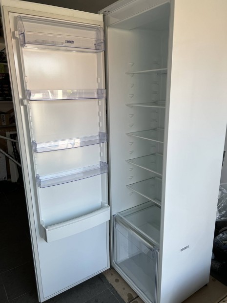 Zanussi beépíthető hűtő 323 l