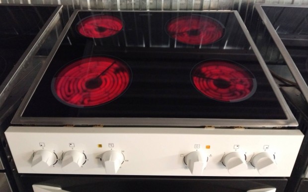 Zanussi beépíthető tűzhely kerámia lappal 6honap garanciával