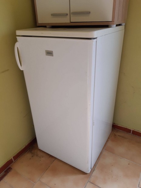 Zanussi htszekrny, ht Zra319SW elad