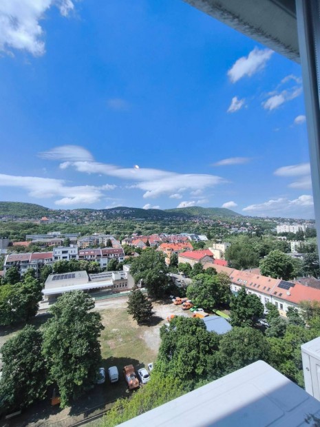 Zpor utcban, feljtott, panorms laks elad